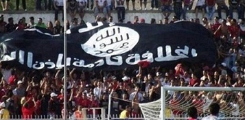 Gritos y banderas del EI en un estadio de fútbol en Casablanca