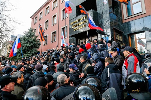 Manifestaciones en el Este y Sur de Ucrania piden referéndums
