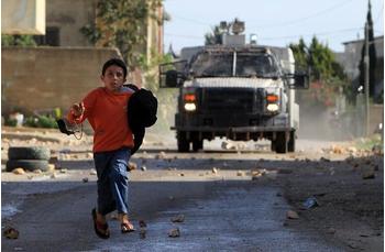 Niño palestino apuñalado por colonos israelíes