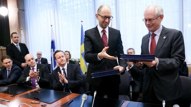 Ucrania firma la parte política del Acuerdo de Asociación con la UE
