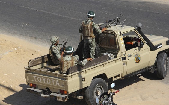 Ejército egipcio prosigue ofensiva contra terroristas en el Norte del Sinaí