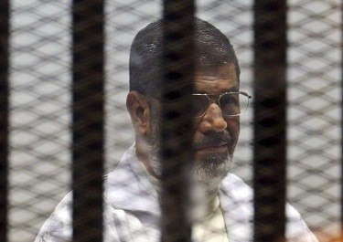 Mursi llama a la insurrección desde su celda
