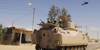 Cinco militares egipcios muertos en ataques contra bases militares en el Sinaí