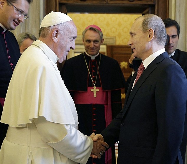 Putin, un interlocutor precioso para el Vaticano. EEUU perplejo