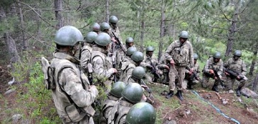 Soldados turcos detenidos por descubrir tráfico de armas a terroristas en Siria
