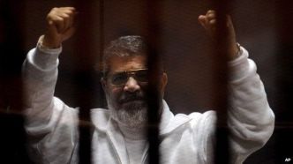 Mursi condenado a cadena perpetua por “espionaje para Qatar”