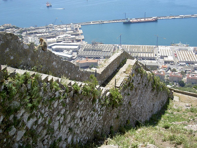 Lancha española buscó impedir entrada de submarino de EEUU en Gibraltar