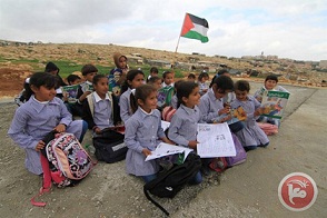 Fuerzas israelíes destruyen la única escuela de beduinos de Abu al Nuwaar
