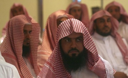 Imam saudí en Meca llama a terroristas a matar a shiíes y cristianos

