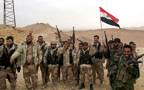Ejército sirio busca cerrar las vías de comunicación del EI con Iraq