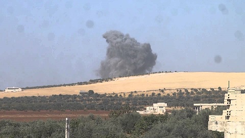 Aviación rusa bombardea intensamente instalaciones terroristas en Idleb