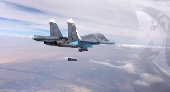 Aviones rusos y sirios atacan Al Ramusah en preparación de ofensiva militar
