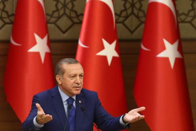 Newsweek: Un golpe militar posible en Turquía