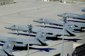 EEUU envía bombarderos al Pacífico para contener a China y Corea del N.
