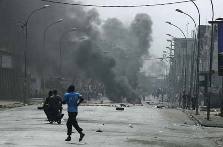 استمرار المعارك في ساحل العاج وأنباء عن وقوع مجازر
