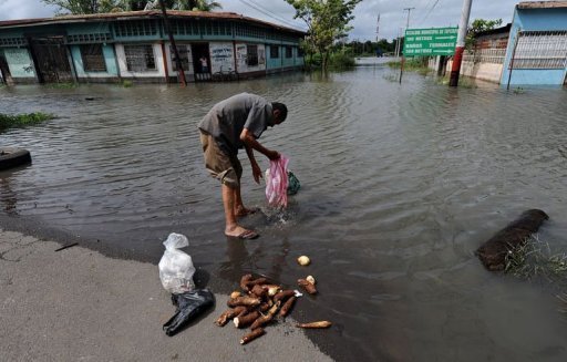 حوالى مئة قتيل و700 الف منكوب جراء الامطار في اميركا الوسطى

