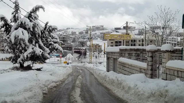 العاصفة الثلجية في لبنان إلى انحسار تدريجي