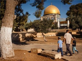 القدس بين العبادة والسياحة

