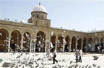 جامع الزيتونة التونسي يرفض إماما عينته الحكومة 
