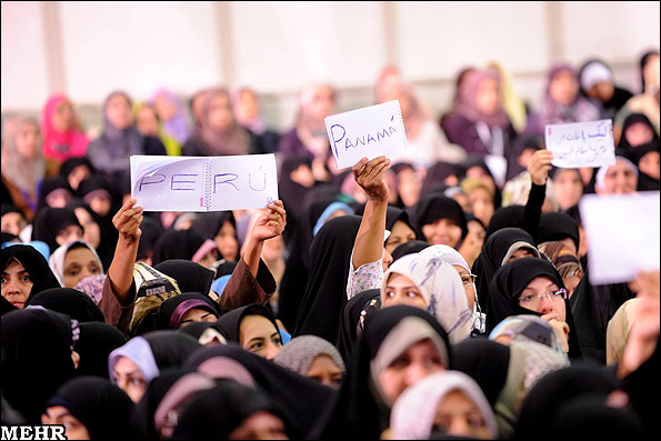 لقاء المشاركات في مؤتمر الصحوة الاسلامية مع السيد الخامنئي 