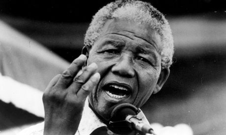 العالم يشيد بشجاعة مانديلا وتصميمه

