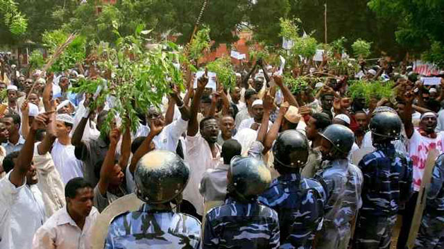 الحكومة السودانية: إقتصادنا لا يستطيع تحمل دعم اسعار الوقود