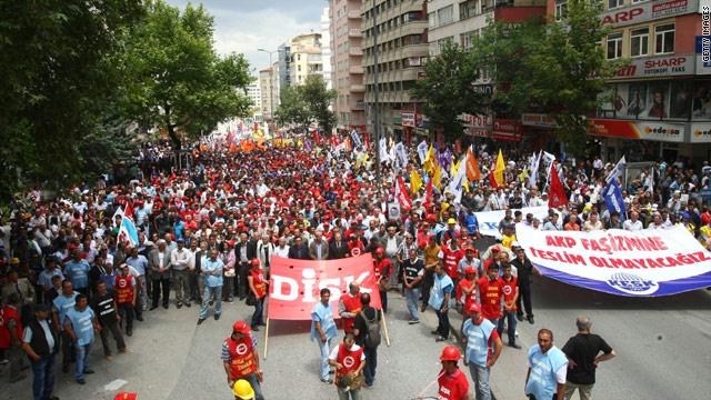 80 الف متظاهر في المانيا ضد اردوغان ، والالاف يعودون الى ساحة 
