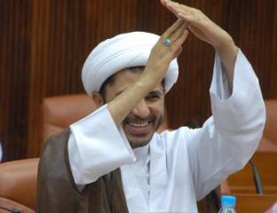 الشيخ سلمان يعلن مقاطعة الوزارات والمعاملات الخميس المقبل احياء لذكرى 14 فبراير