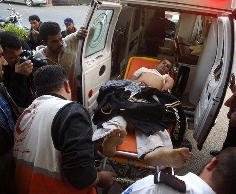 اصابة فلسطيني بجروح برصاص جيش الاحتلال شرق وسط قطاع غزة
   
