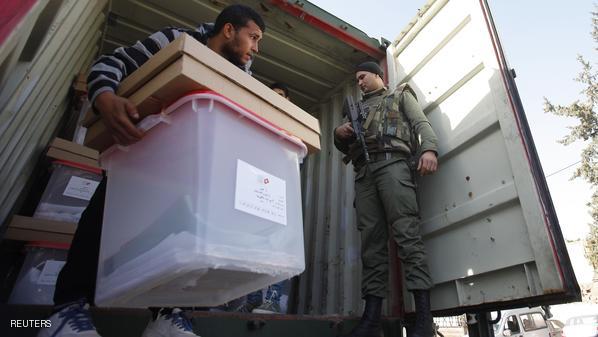 فتح مكاتب الاقتراع للانتخابات الرئاسية في تونس