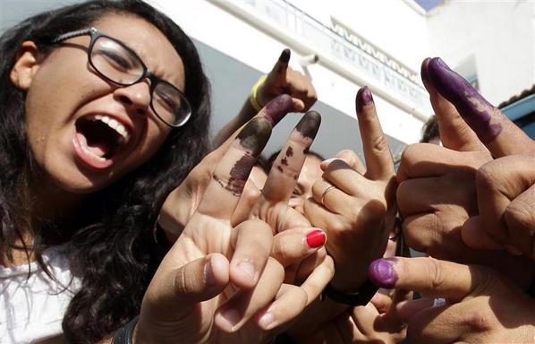 إقبال مبكر ومتوسط للناخبين التونسيين في أول ساعات الاقتراع بالانتخابات التشريعية