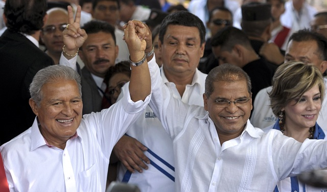 اليسار الحاكم في السلفادور يعلن فوزه بالانتخابات الرئاسية
