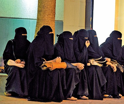 الحجاب «عقوبة» تلميذات سعوديات غيّـرن لون الشعر وقصته !