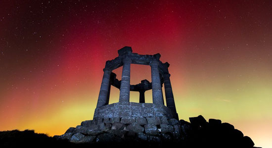الأنوار القطبية تضيء سماء اسكتلندا