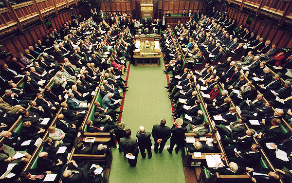 البرلمان البريطاني يقر برنامج الحكومة