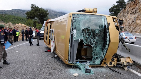 مقتل 21 شخصا وإصابة 29 بجروح في حادث انقلاب حافلة في تركيا

