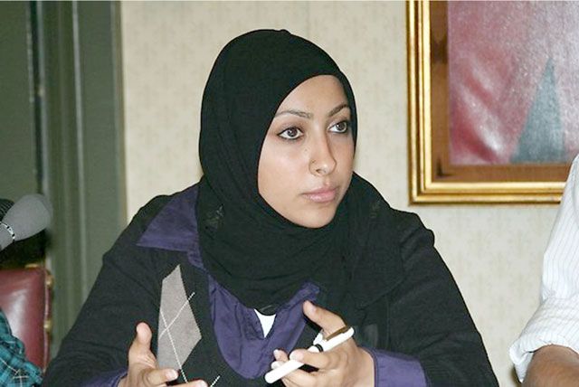 البحرين تمدد اعتقال ابنة الناشط المعتقل عبدالهادي الخواجة