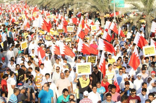 أكثر من 200 ألف بحريني في شوارع المنامة: لا للانتخابات