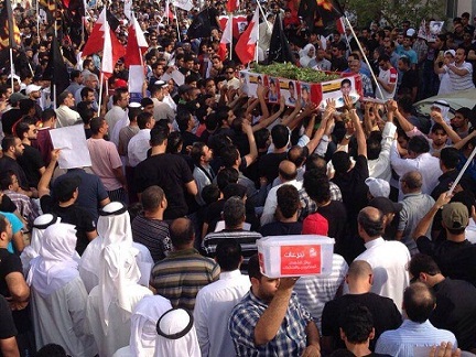 تشييع حاشد لفتى بحريني قتل على يد قوات الأمن