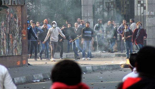 22 قتيلا على الاقل في اشتباكات بين الشرطة المصرية ومشجعي فريق الزمالك
   

