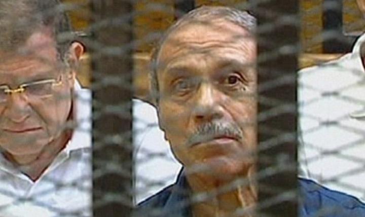 تبرئة وزير الداخلية المصري في عهد مبارك من اتهامات بالفساد