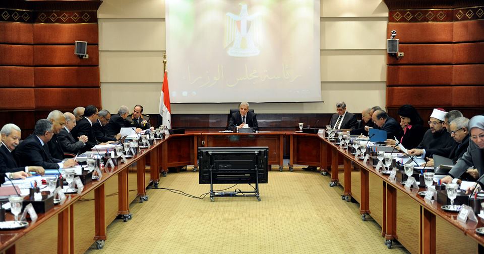 الحكومة المصرية تقدم استقالتها للرئيس المصري الجديد عبدالفتاح السيسي