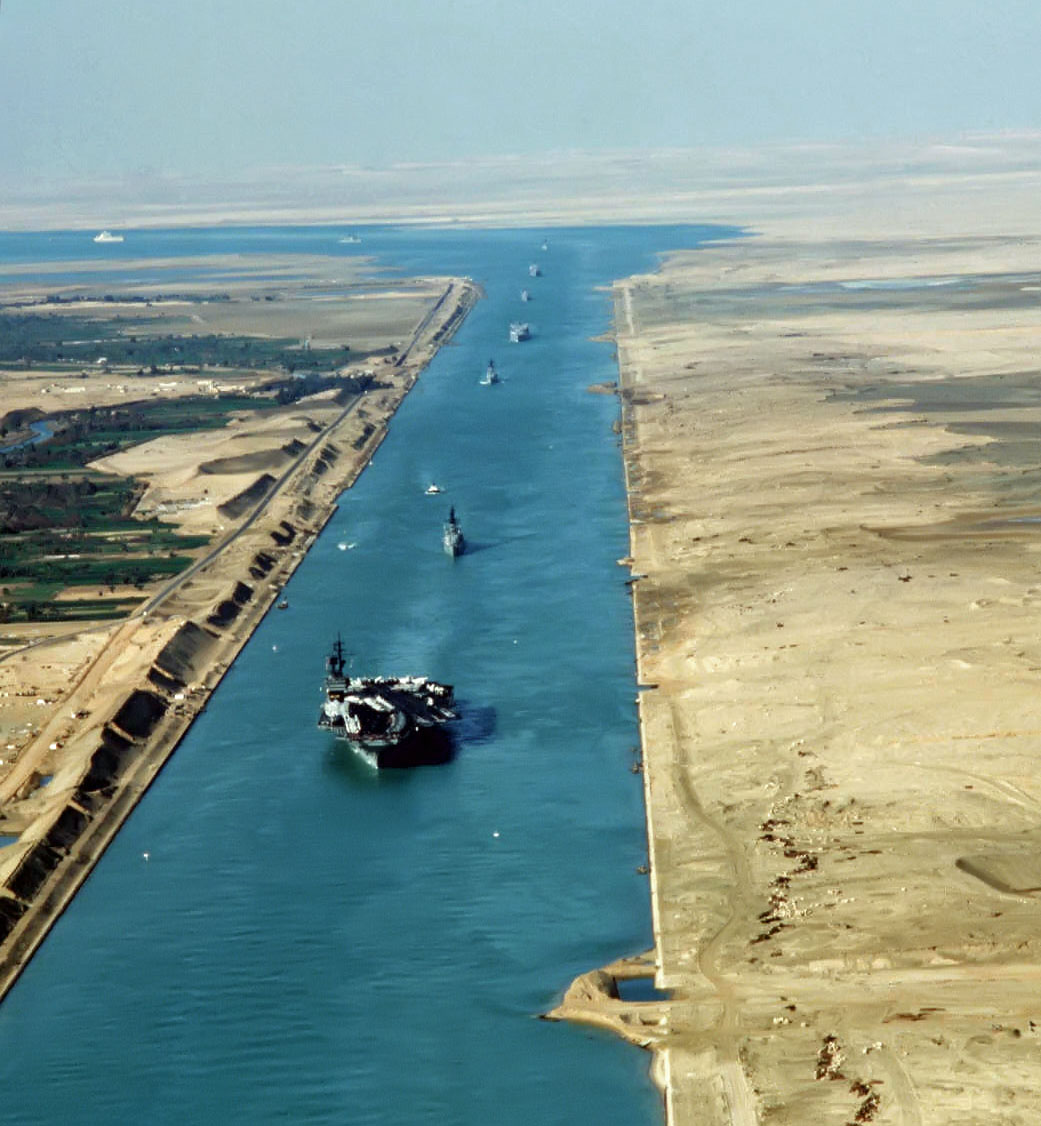 مصر تطلق مشروع محور قناة السويس