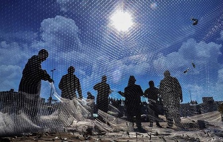 زوارق إسرائيلية تفتح نيرانها تجاه قوارب صيد في غزة