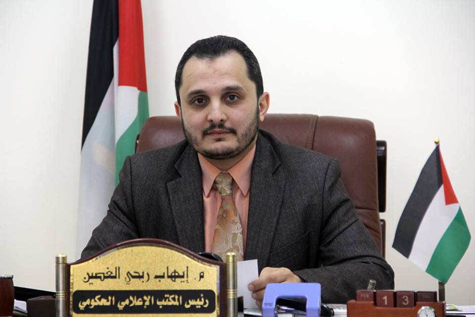 حماس ترحب بقرار عباس وتطالب بـ 