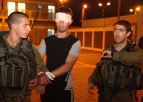 قوات الاحتلال تداهم مدن وقرى في الضفة وتعتقل أكثر من اربعين فلسطينياً
