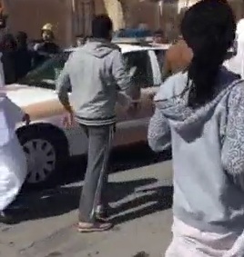 فيديو لحظة القاء القبض على احد الارهابيين في الاحساء بعد الهجوم على المسجد