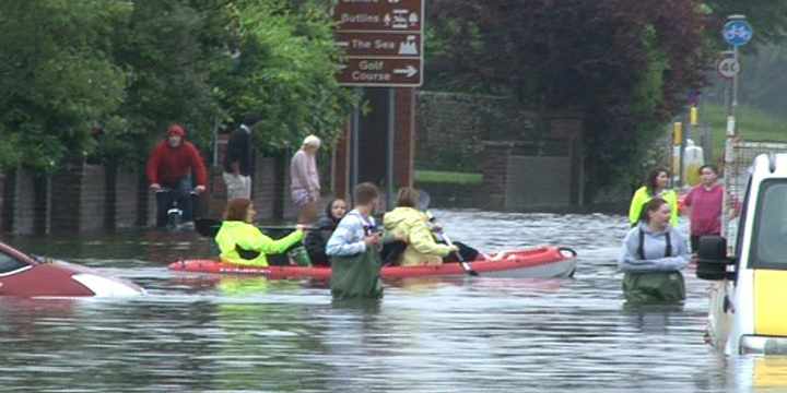 اعلان حالة الطوارئ في بريطانيا بسبب الفيضانات