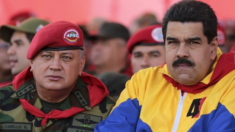 مادورو يحذر من خطر 