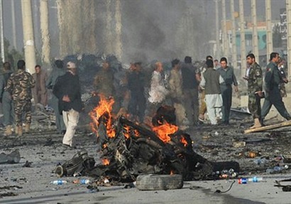 مقتل 10 اشخاص على الاقل في تفجير انتحاري في شرق افغانستان